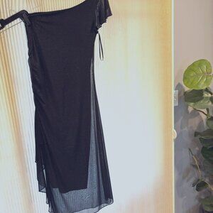 Black one shoulder size Small, fitted